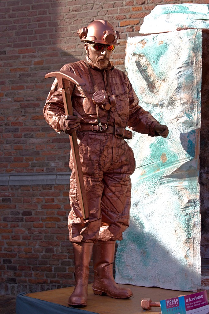 living statue levend standbeeld evenement event festival festiviteit kunst art straatkunst streetart artiest beeld beeldhouwwerk sculpture sculptuur